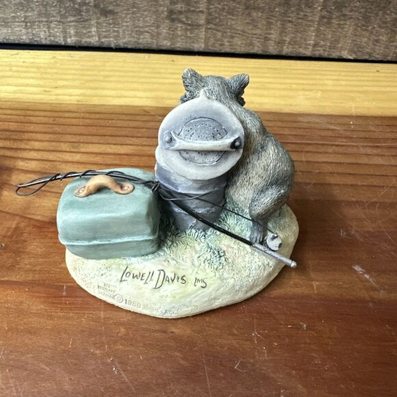Lowell Davis ‘Coon Capers’ 1988 Scotland Figurine Racoon Stealing Fish - Picture 3 of 7